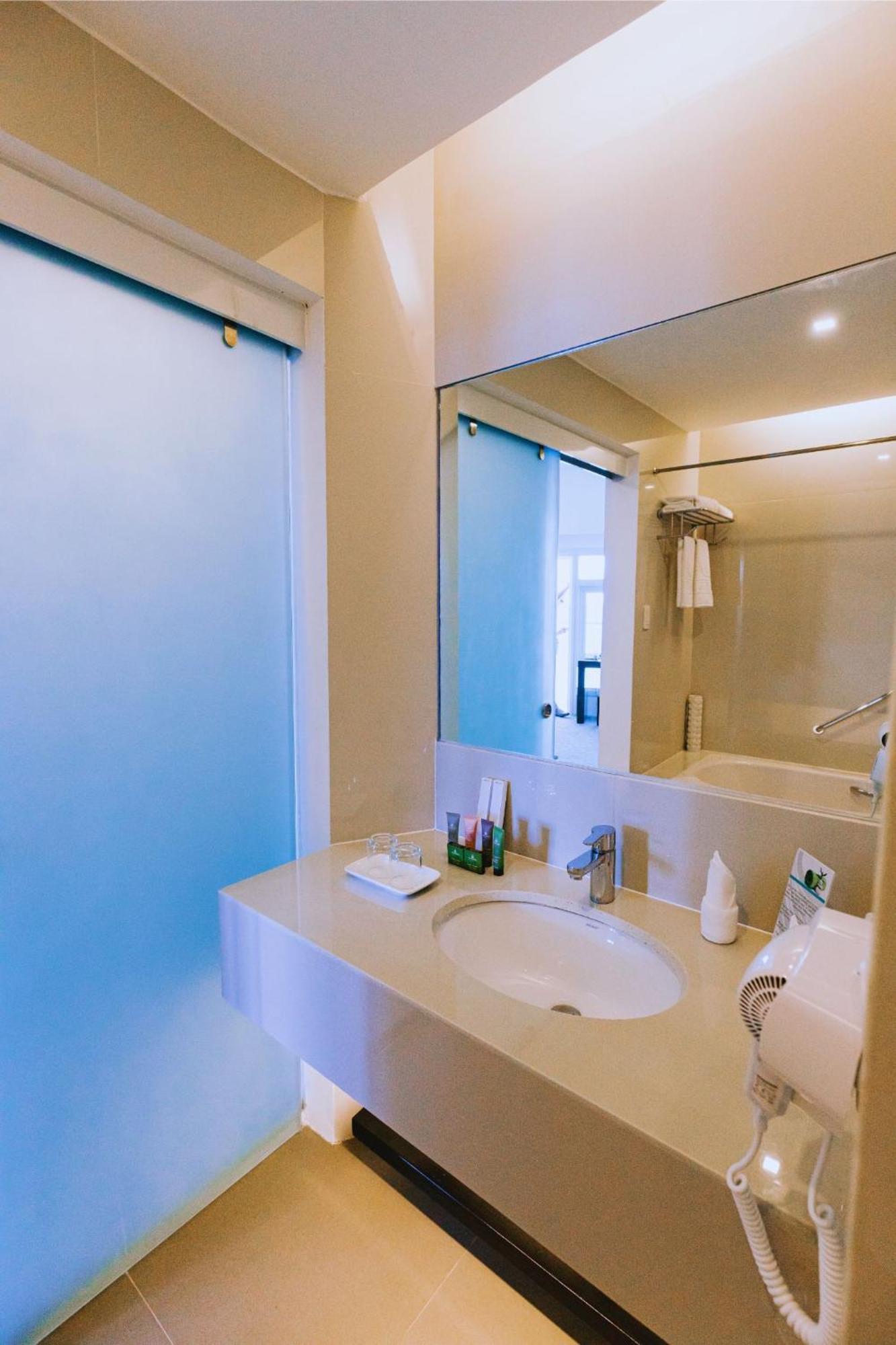 Arterra Seaview Resort ماكتان المظهر الخارجي الصورة